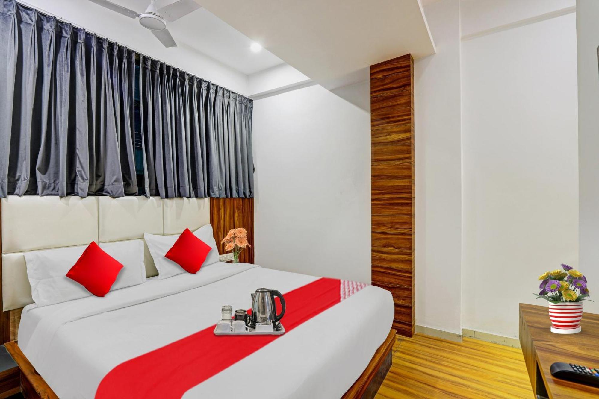 Hotel O Max Surate Extérieur photo