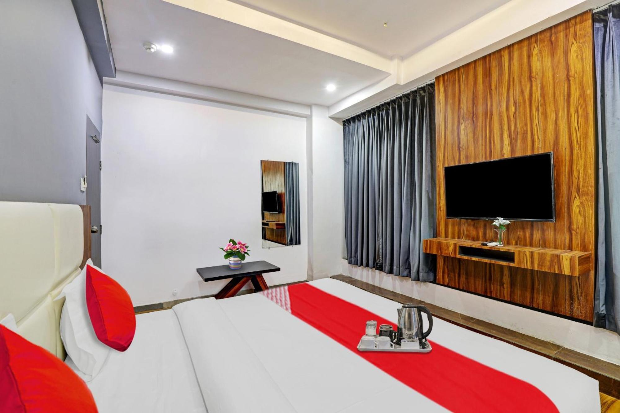 Hotel O Max Surate Extérieur photo
