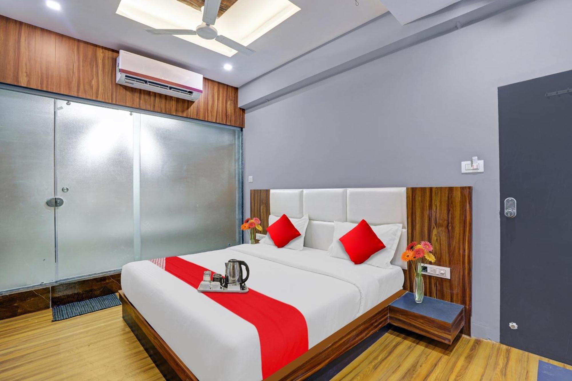 Hotel O Max Surate Extérieur photo