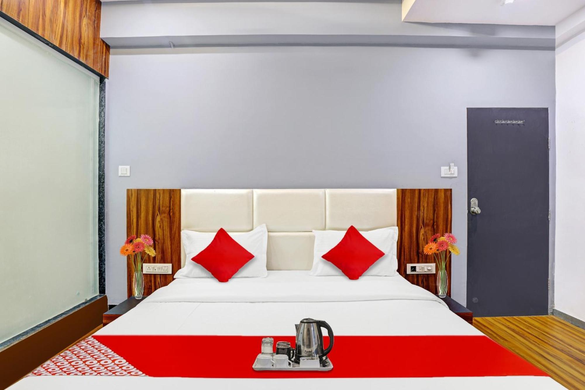 Hotel O Max Surate Extérieur photo