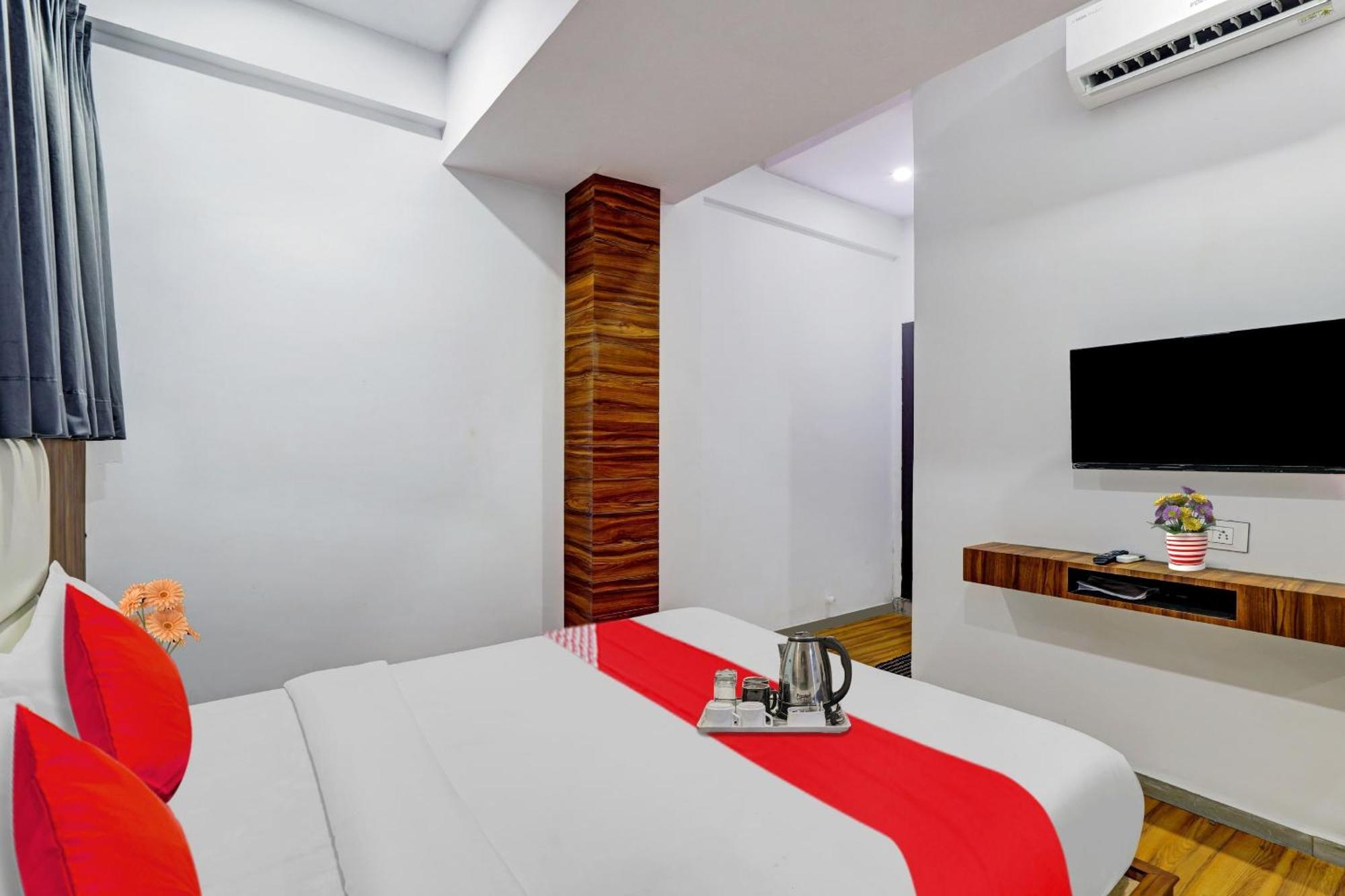 Hotel O Max Surate Extérieur photo
